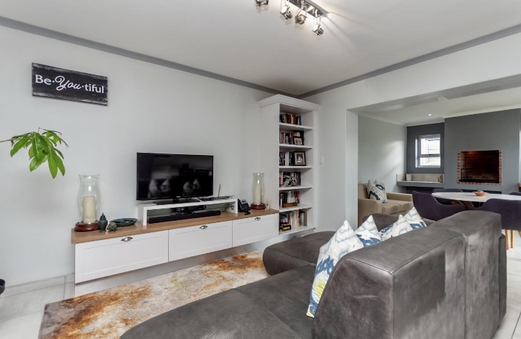 2 Bedroom Property for Sale in Waves Edge Western Cape